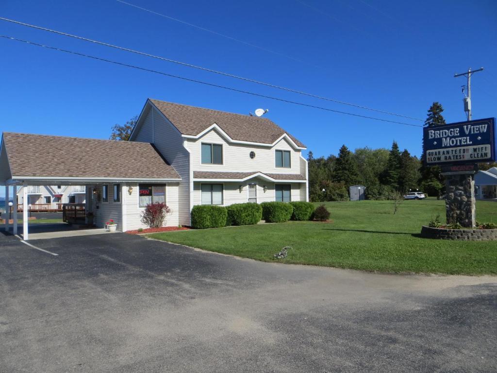 Bridgeview Motel Mackinaw City Exterior photo
