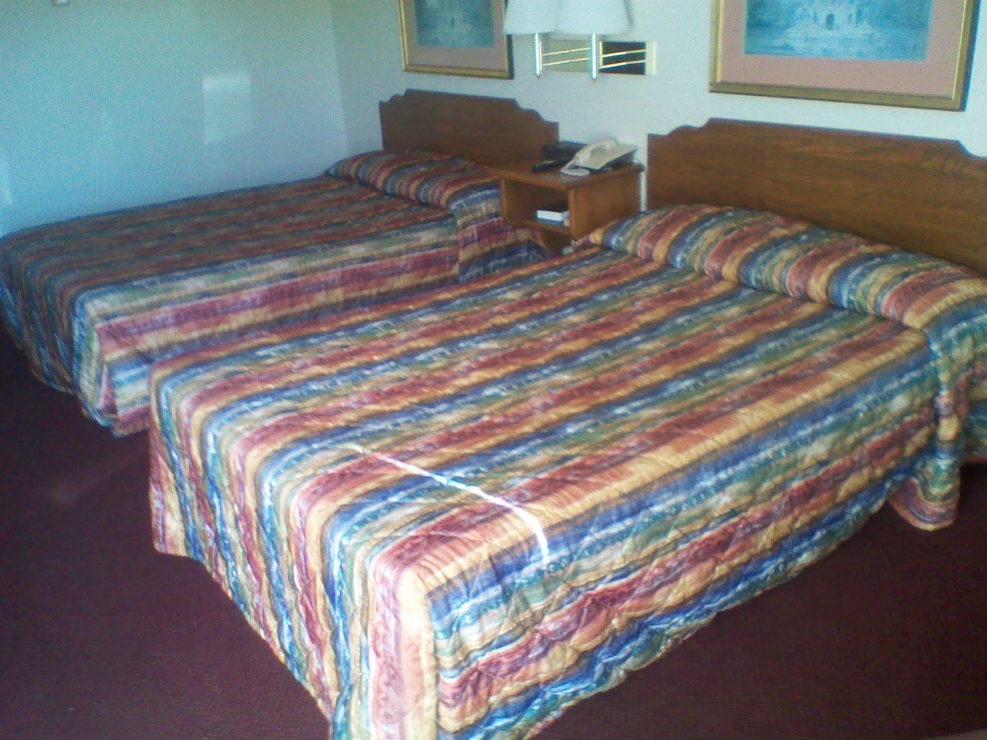 Bridgeview Motel Mackinaw City Exterior photo